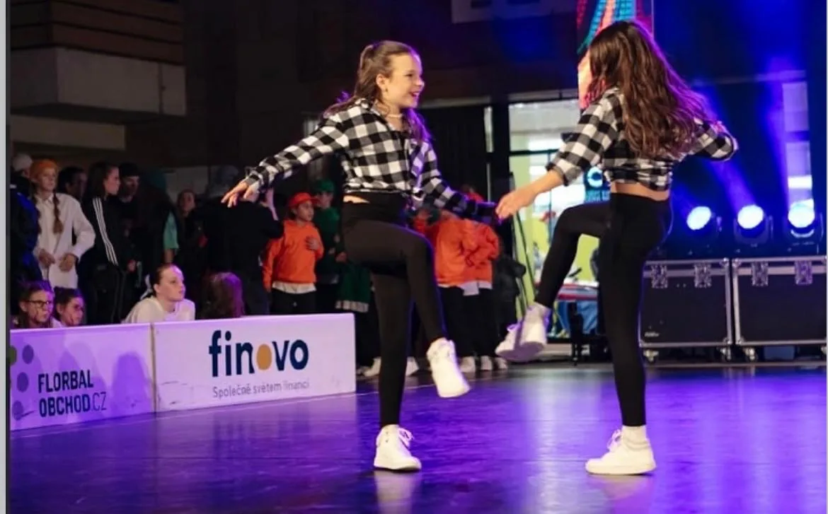 Studio 4 You · taneční dvojice na pódiu