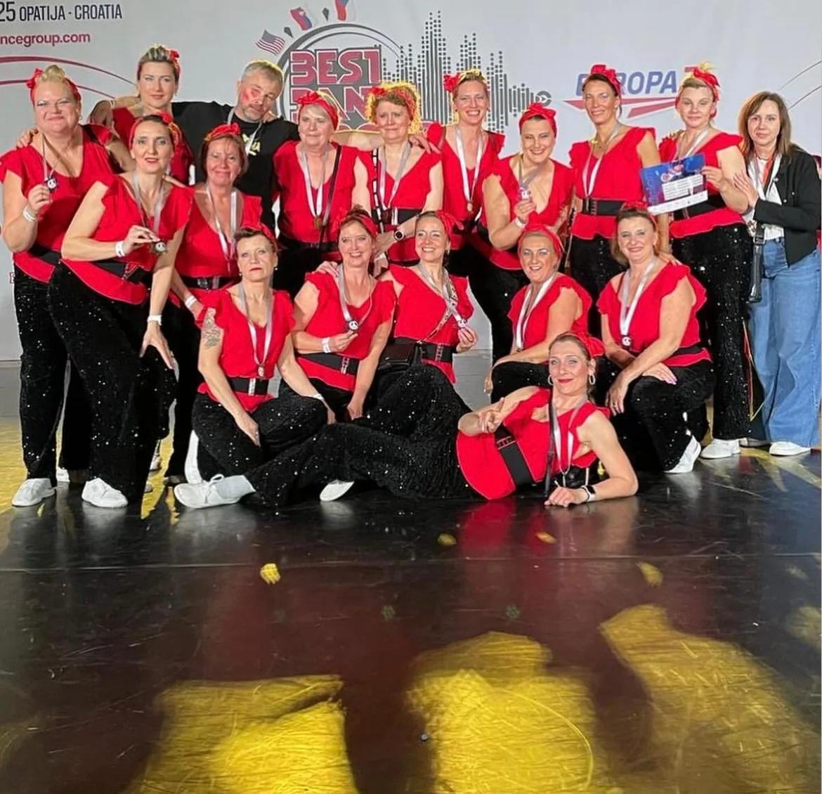 Studio 4 You · Mom Gang na stupních vítězů